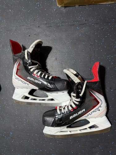 2025 Bauer Vapor Fly30 Hockey Skates Regular Width 9 (Used)