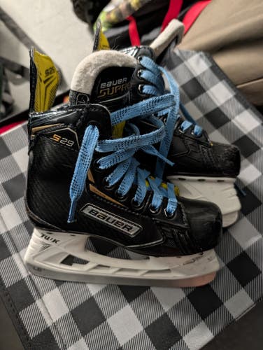 Bauer Supreme S29 Hockey Skates Regular Width Size 1 (Used)