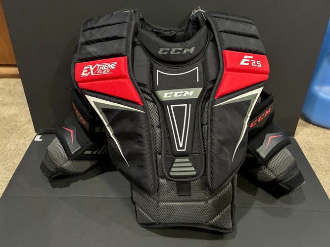 Large/Extra Large CCM Extreme Flex Shield 2.5 Goalie Chest Protector (Used)