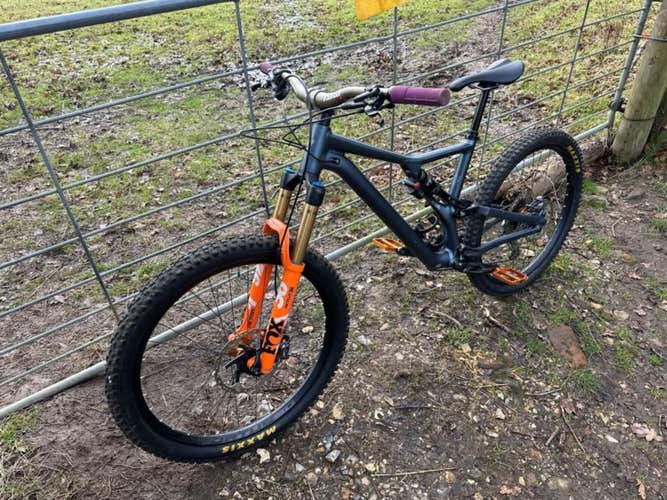 Unisex 2022 Specialized Stumpjumper Evo Alloy Mountain Bike M (Used)