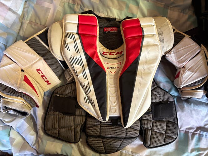 Small / Medium 2015 CCM EFlex 5.9 Goalie Chest Protector (Used)