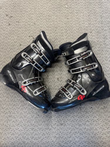 Mondo 28 & 28.5 Men's Nordica GP 03 Ski Boots (Used)