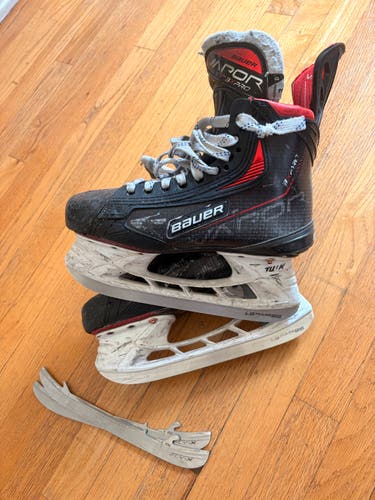 Bauer Vapor 3X Pro Hockey Skates Regular Width Size 3 (Used)