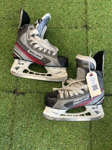 Junior Bauer Vapor X6.0 Hockey Skates Regular Width Size 3 (Used)