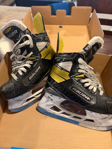 2020 Bauer Supreme 3S Hockey Skates Regular Width Size 3 (Used)