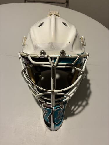 Senior Medium Bauer 960 Goalie Mask (Used)