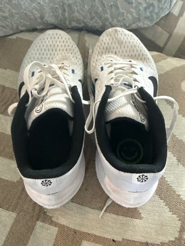 White Unisex Size M 7.5 (W 8.5) Adult Nike Air Zoom Structure Shoes (Used)