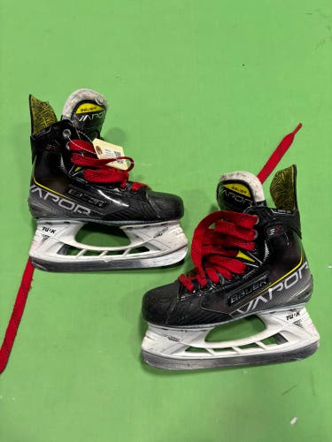 Junior Bauer Vapor 3X Hockey Skates Regular Width Size 2