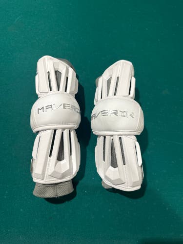 Like New Large 2025 Maverik Max Arm Pads