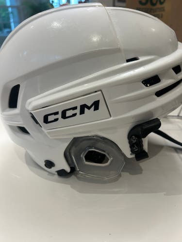Medium CCM Tacks 720 Hockey Helmet (Used) White with CCM cage