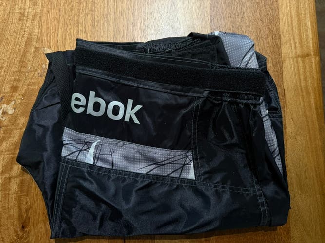 REEBOK INLINE HOCKEY PANTS MEDIUM (Used)