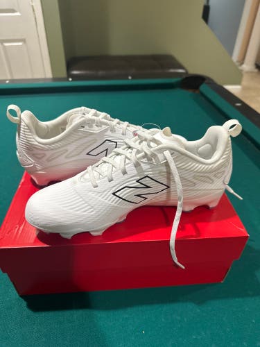 Brand New White Men's Size M 10.0 wide New Balance Cleats