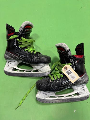 Intermediate Bauer Vapor 3X Hockey Skates Size 4