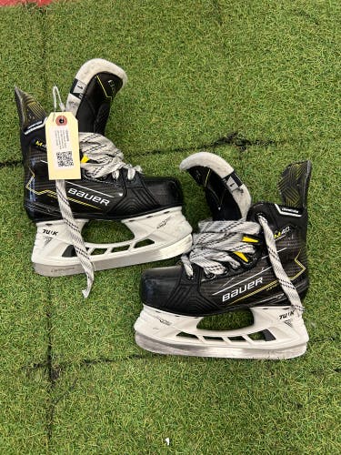 Junior Bauer Supreme M40 Hockey Skates Extra Wide Width Size 1 (Used)