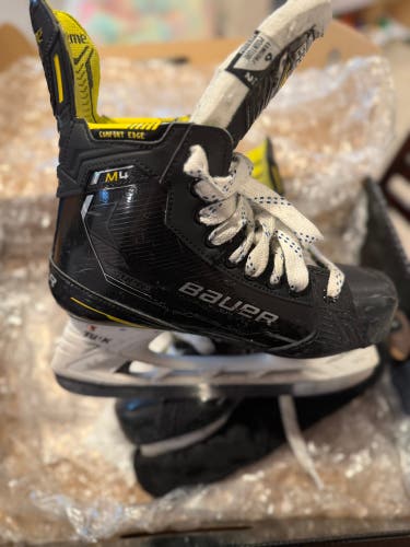 2022 Bauer Supreme M4 Hockey Skates 6 (Used)