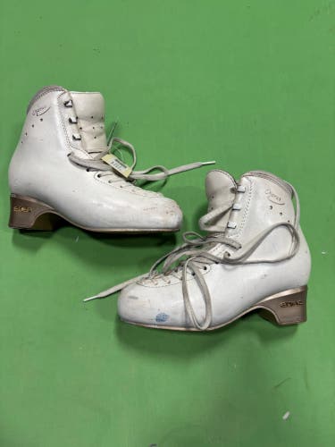 EDEA Chorus Figure Skates Size 245 B (Does not include blades)
