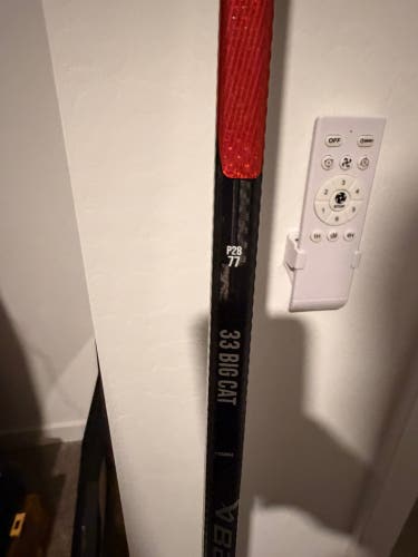 Senior Bauer Nexus Tracer Right Handed Hockey Stick Mid Pattern 77 Flex (Used)