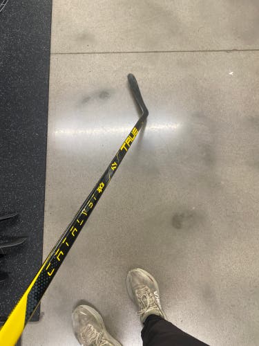 Intermediate True Catalyst 3X3 Right Handed Hockey Stick T92.5 50 Flex (New)