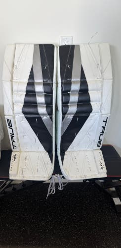 33" True Catalyst Px5 Goalie Leg Pads Pro Stock (Used)