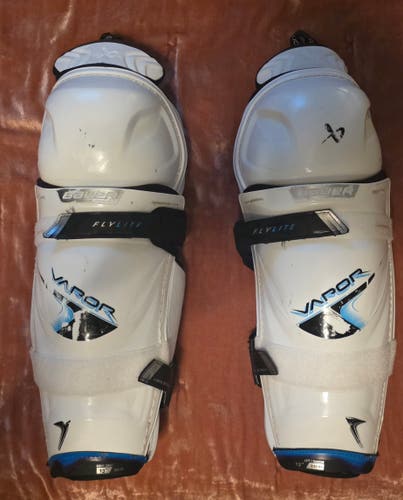 Intermediate Bauer Vapor Flylite 13" Shin Pads (Used)