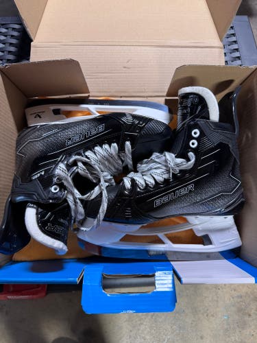 2024 Bauer Supreme M50 Pro Hockey Skates 9.5 (Used)