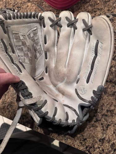 Mizuno MVP Prime SE RH Softball Glove 12.5" (Used)