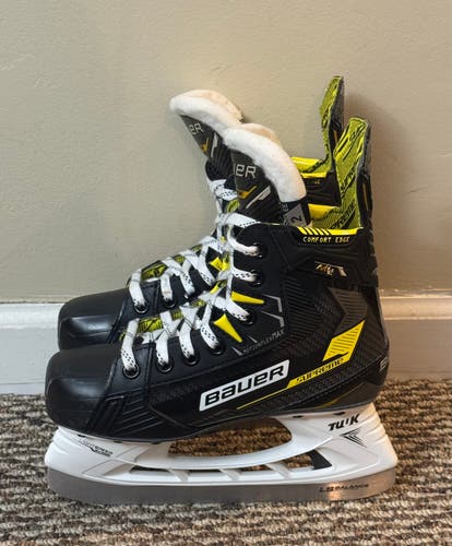 2022 Bauer Supreme M4 Hockey Skates Extra Wide Width Size 2 (Used)