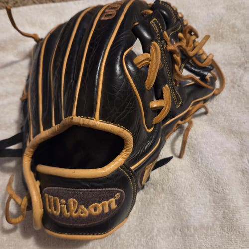 Wilson RH Infield/Pitcher A1000 Baseball Glove 11.5" Awesome, Game Ready Glove