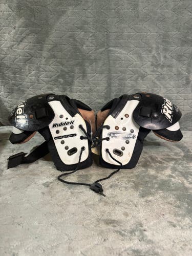 XS Youth Riddell Warrior IIx Shoulder Pads (Used)