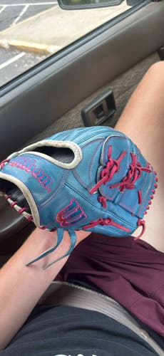 2023 Wilson RH Pitcher's A2000 B2 Baseball Glove 12" (Used)