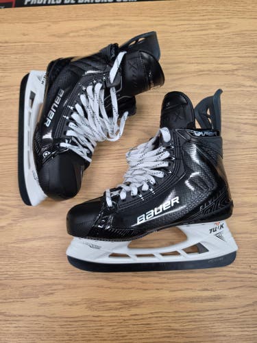 Size 9 Fit 3 NEW! Bauer Vapor Flylite Hockey Skates Pro Stock 9 (New)