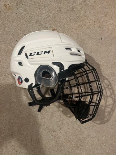 Medium CCM Tacks 910 Helmet (Used)