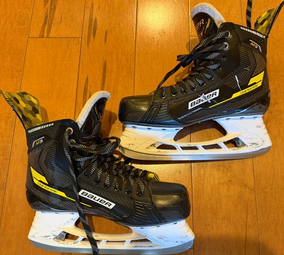 Black 2022 Bauer Supreme M3 Hockey Skates Regular Width 10.5 (Used)