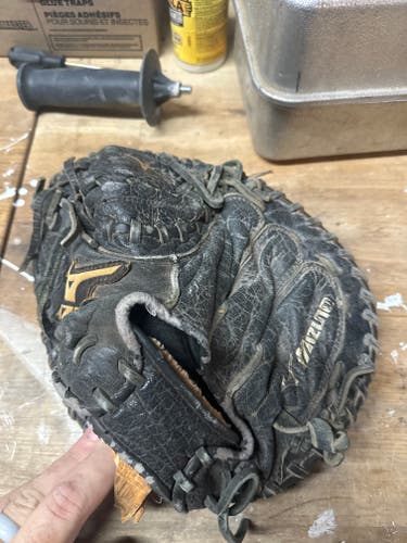 Catcher's LH Mizuno Power Close II Baseball Glove (Used)
