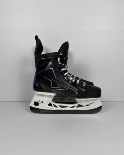 Blue 2026 CCM Vizion Hockey Skates Regular Width 7 (Used)