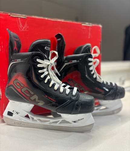 CCM JetSpeed FT890 Hockey Skates - Senior 8 (Excellent Condition)