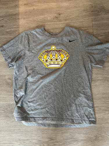 Los Angeles Kings Nike Dri-Fit Gray Large Adult Unisex T-shirt (Used)