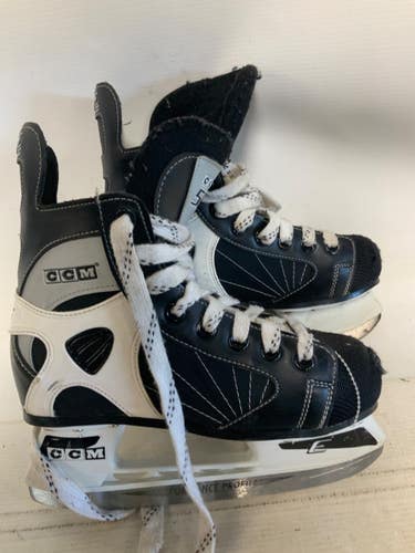 Used CCM 52 Junior Hockey Skate Junior 02 11823-S000042184