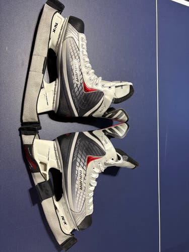 Bauer Vapor X:05 Senior Hockey Skates Size 9R – Excellent / Lightly Used + blade guards