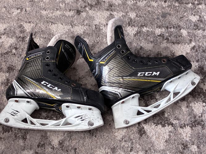 Black/Yellow CCM Tacks Vector Hockey Skates Regular Width Size 2 (Used)