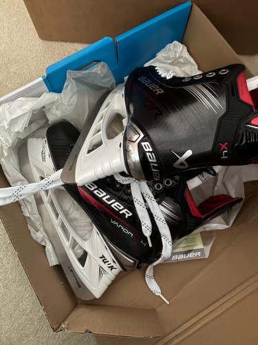 2023 Bauer Vapor X4 Hockey Skates Wide Width 7.5 (New)