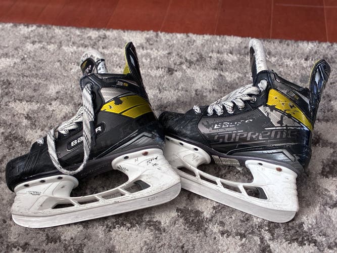 Black/Yellow 2020 Bauer Supreme 3S Hockey Skates Size 4 (Used)