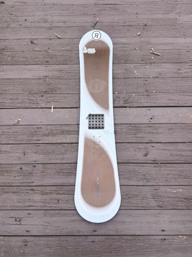Nitro Nova Snowboard Freestyle Without Bindings Stiff Flex True Twin 154 cm (Used)
