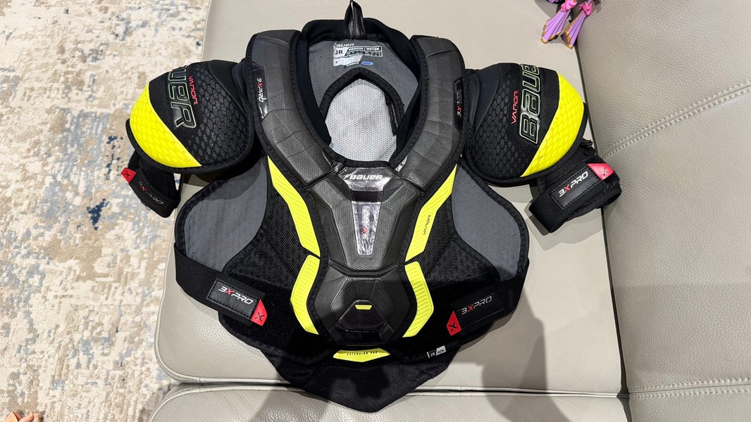Medium Junior Bauer Vapor 3X Pro Shoulder Pads (Used)
