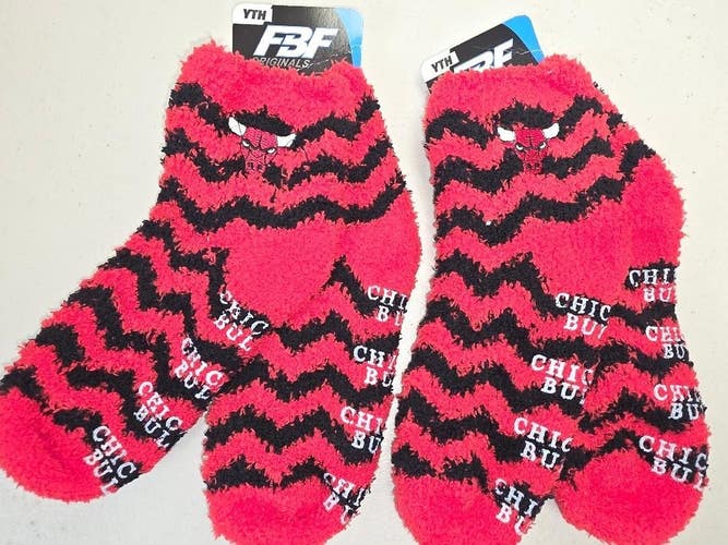 ST1 NBA CHICAGO BULLS Crew Socks Lot of 2 Pair YOUTH 1-5 New