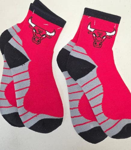 ST4 Mens NBA CHICAGO BULLS Crew Socks Lot of 2 Pair LARGE New