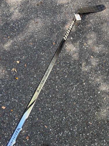 Junior Bauer Vapor Hyperlite 2 Hockey Stick Right Handed P28 50 Flex (Used)