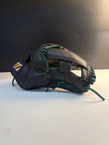 Mizuno World Win Softball (Rubber Baseball) RH Infield Baseball Glove 11.5" (Used)