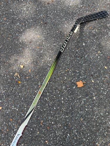 Youth Bauer Vapor Hyperlite 2 Hockey Stick Right Handed P92 20 Flex (Used)