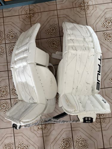 31" True Catalyst 7X3 Goalie Leg Pads (Used)